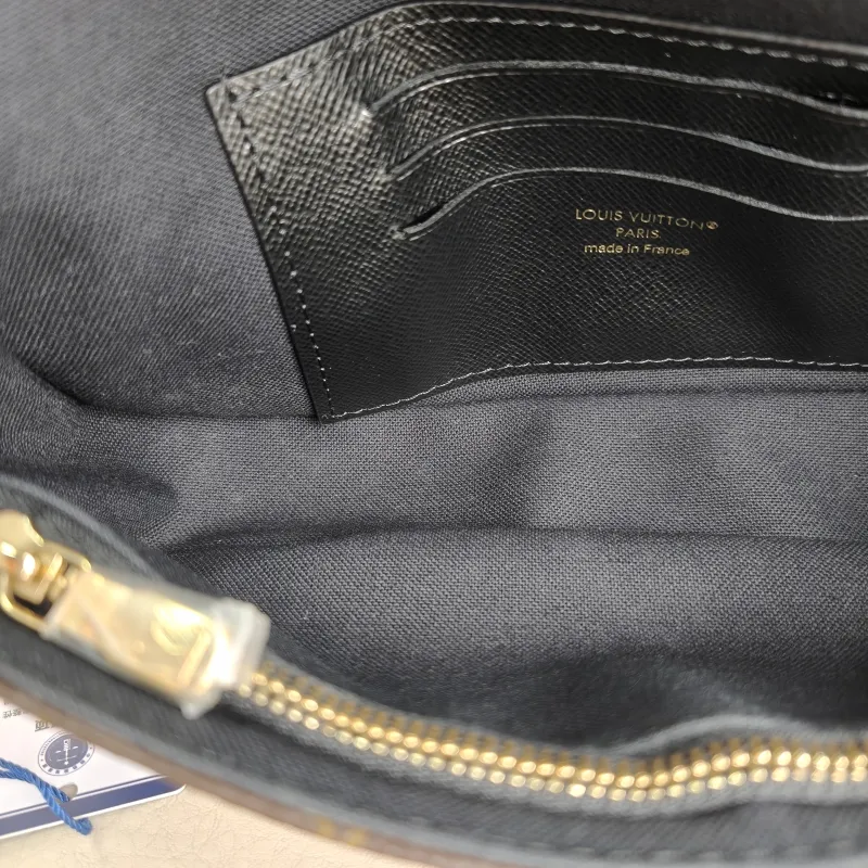 Louis Vuitton Crossbody Bag IVY Monogram PVC Small23.5 × 4.3 × 12 cm — detail view 8 of 11