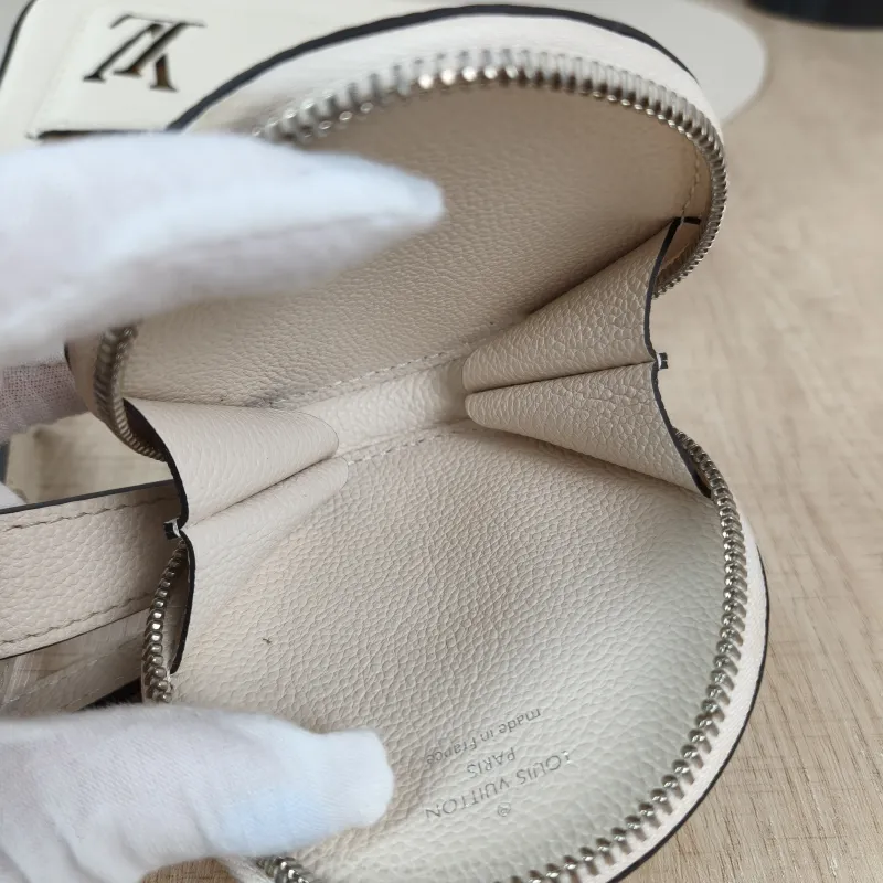 Louis Vuitton Shoulder Bag MARELLINI White Epi Embossed Calfskinmini19 × 6.5 × 13.5 cm — detail view 9 of 11