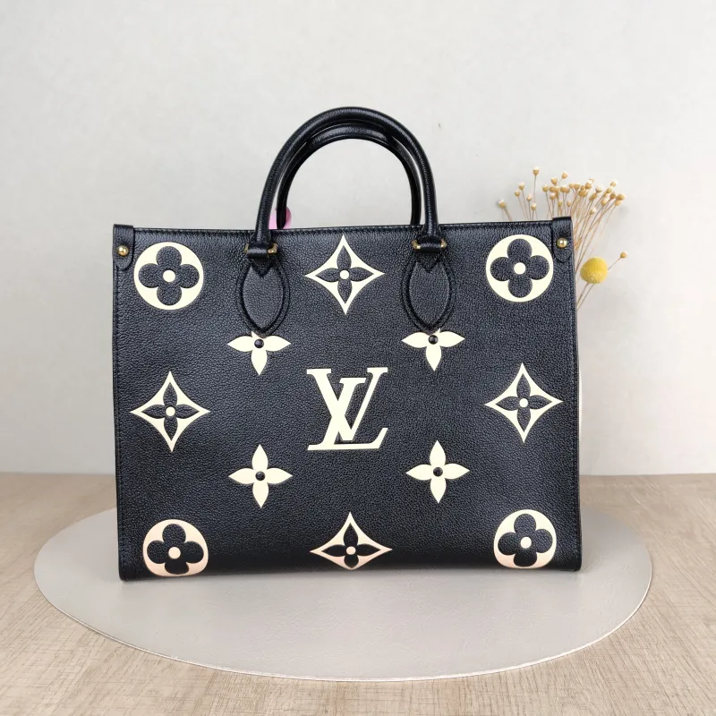Louis Vuitton Shoulder Bag Onthego Medium Black · White Empreinte Embossed Calfskin Monogram Medium35 × 14 × 27 cm — cover view 5 of 5