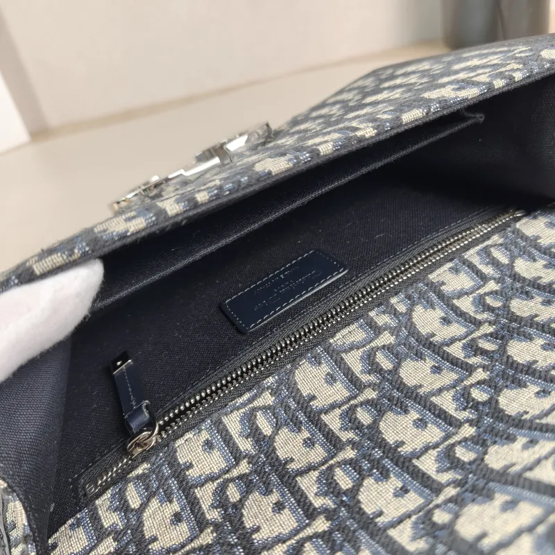 DIOR Crossbody Bag 30Montaigne 30 Blue Calfskin，Canvas Medium 25 × 9 × 16.5 cm — detail view 7 of 14