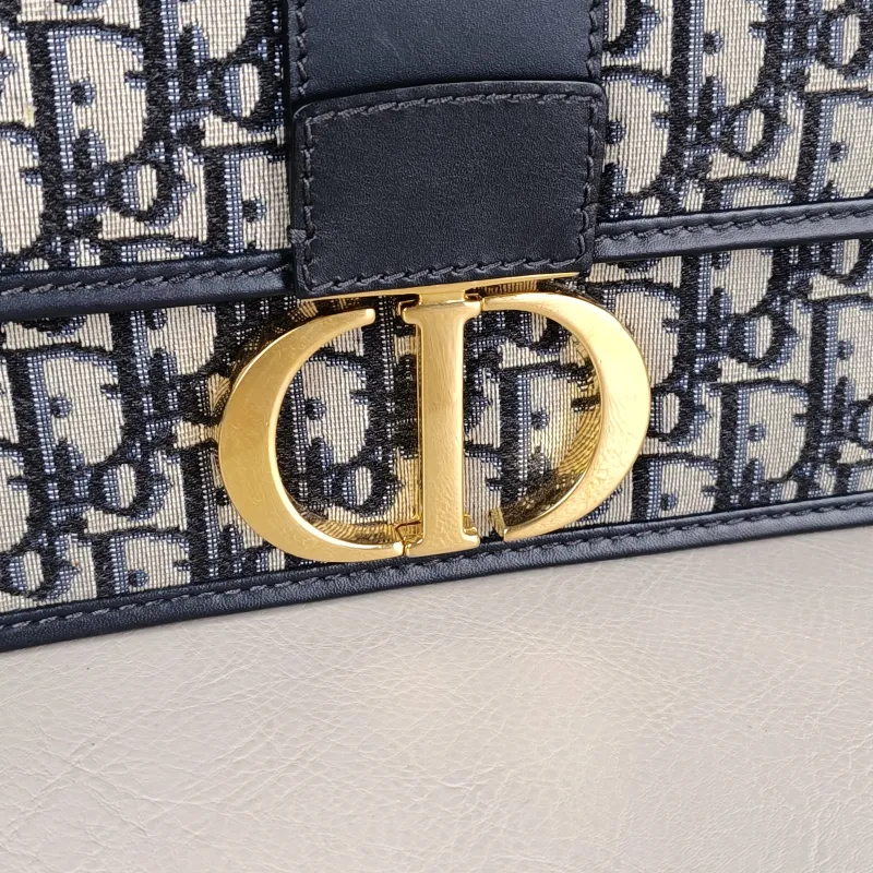 DIOR Crossbody Bag30Montaigne 30 Edition Canvas Medium24 × 8 × 17 cm — detail view 9 of 12