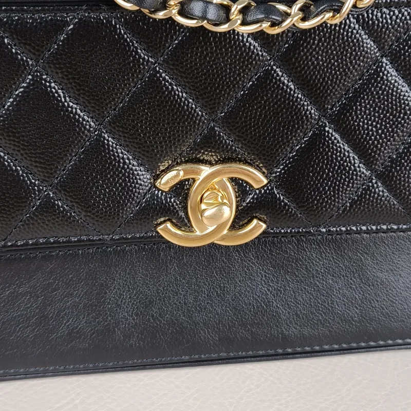 Chanel Crossbody Bagcf Collection Crossbody Bag Black Calfskin One Size22 × 6 × 16 cm — detail view 8 of 14