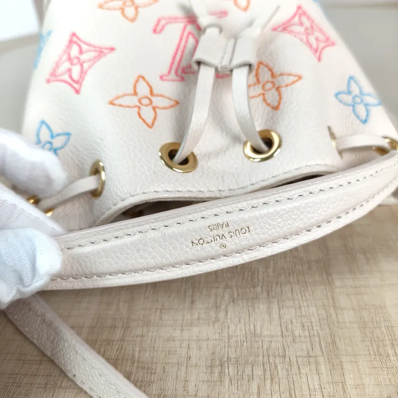 Louis Vuitton Crossbody Bag NANO NOÉ Bucket Bag Nano White · Embroidered Calfskinnano13 × 10 × 16 cm — detail view 2 of 11
