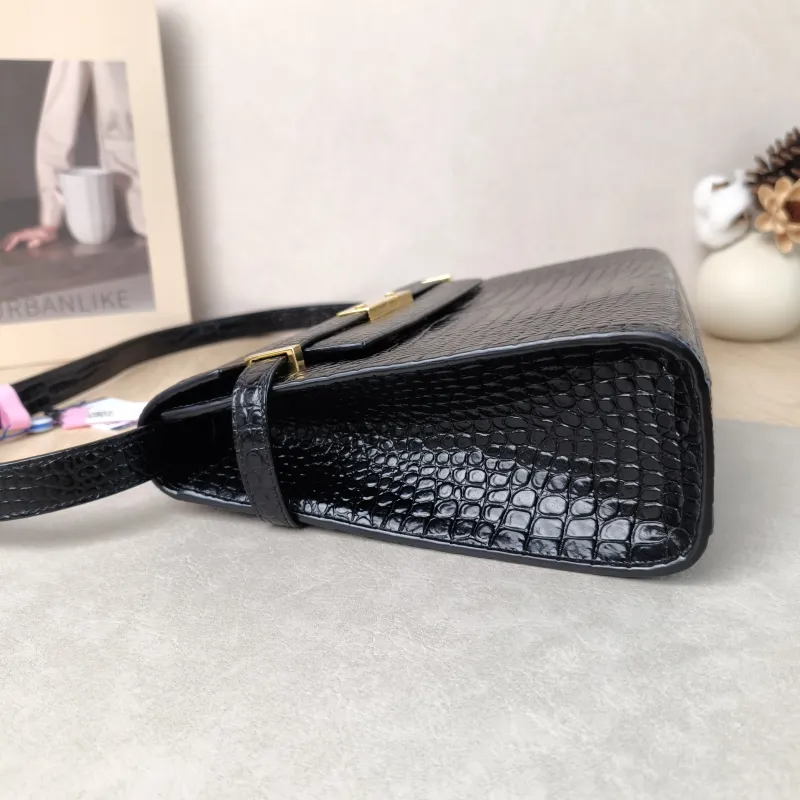 SAINT LAURENT Shoulder Bag MANHATTAN Black Calfskin Medium 29 × 7.5 × 20 cm — detail view 11 of 13
