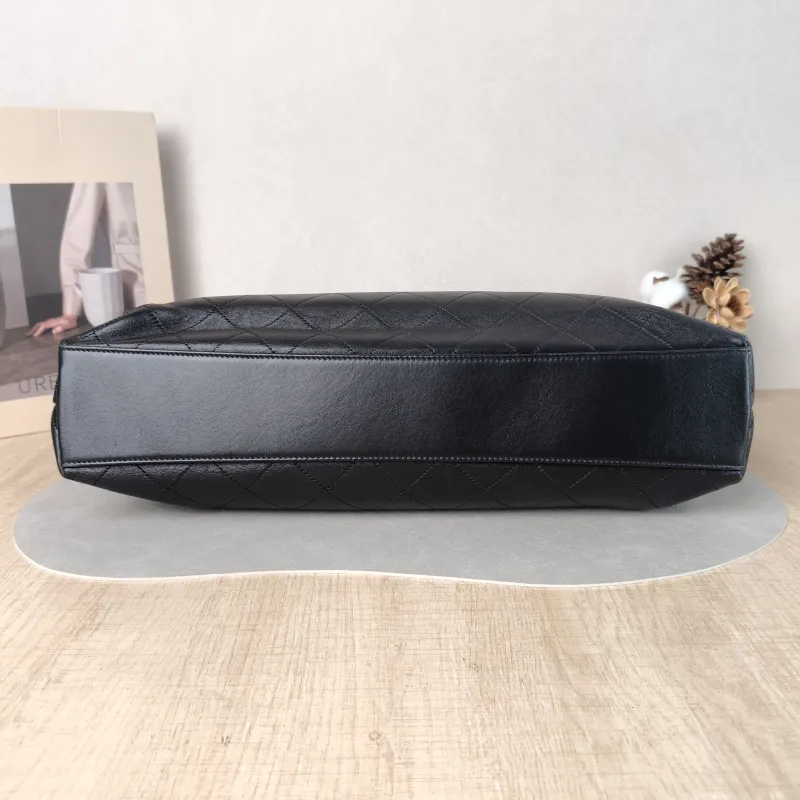 Chanel Shoulder Bag tote Black Lambskin One Size 41 × 9 × 27 cm — cover view 2 of 5