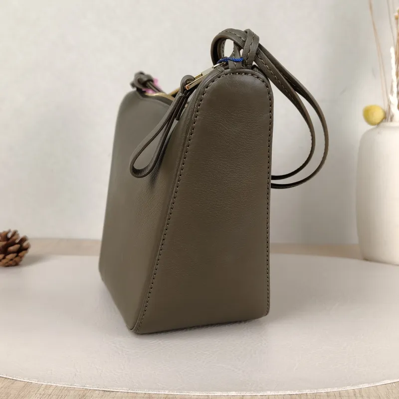 LOEWE Shoulder Bag Hammock hobo Green Calfskinmini28 × 9.5 × 17 cm — detail view 11 of 12