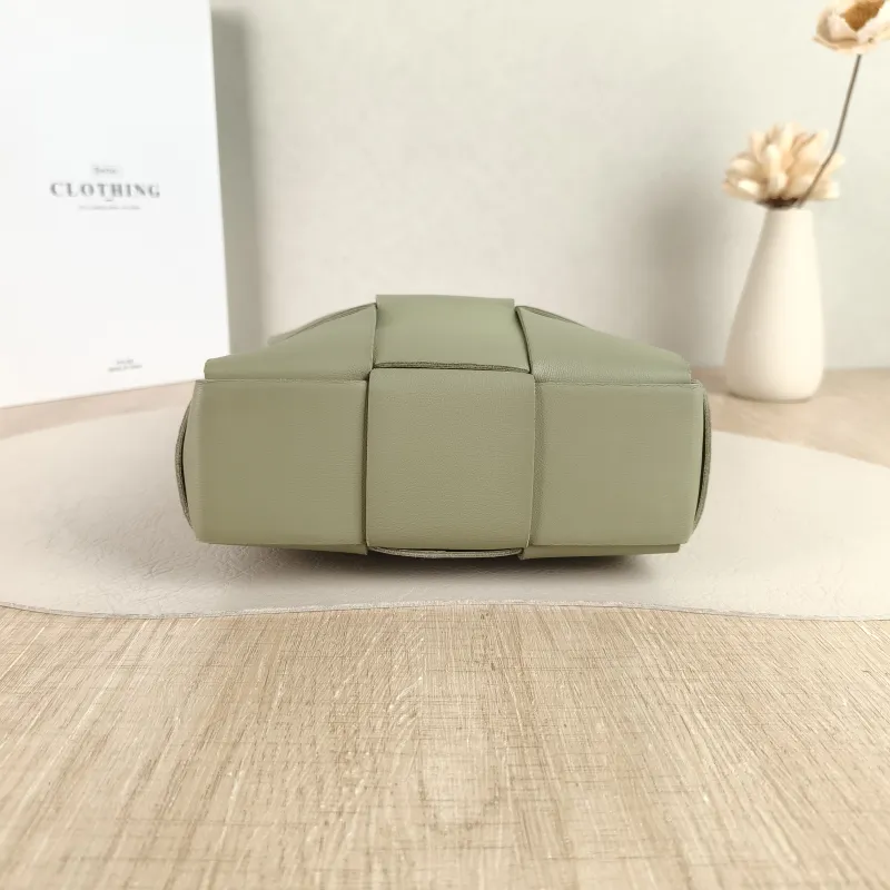 Bottega Veneta Shoulder Bag Cassette Woven Green Lambskin One Size 16.5 × 5.5 × 22 cm — cover view 4 of 5