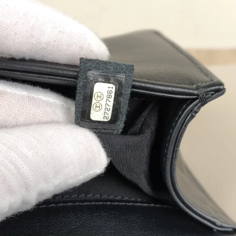 Chanel Crossbody Bagv Le Boy​Black Calfskin Small20.5 × 8.5 × 12 cm — detail view 7 of 16