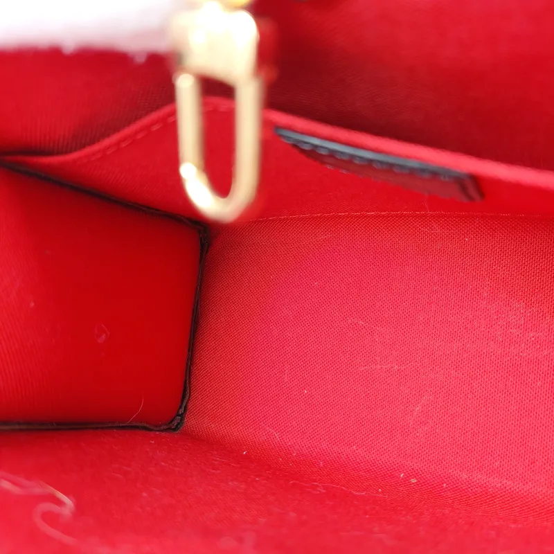 Louis Vuitton Crossbody Bag Onthego BB Monogram PVC BB 18 × 8.5 × 15 cm — detail view 11 of 11