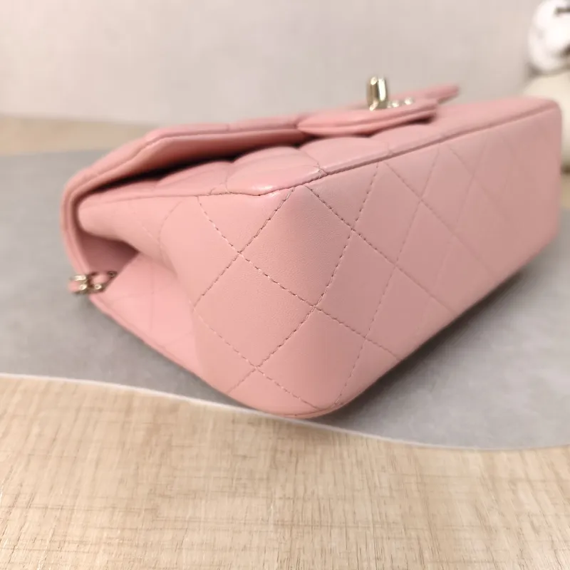 Chanel Crossbody Bag Edition mini Pink Lambskin mini 20 × 6 × 12 cm — detail view 1 of 11