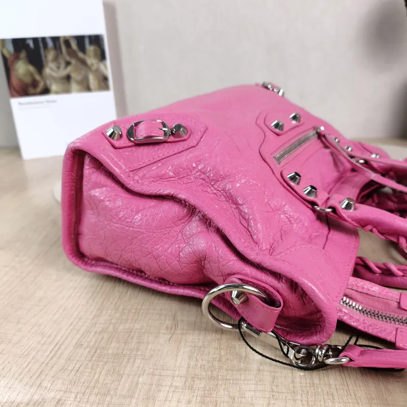 BALENCIAGA Crossbody Bag Classic City Red Waxed Leather Small30 × 10 × 21 cm — detail view 2 of 13
