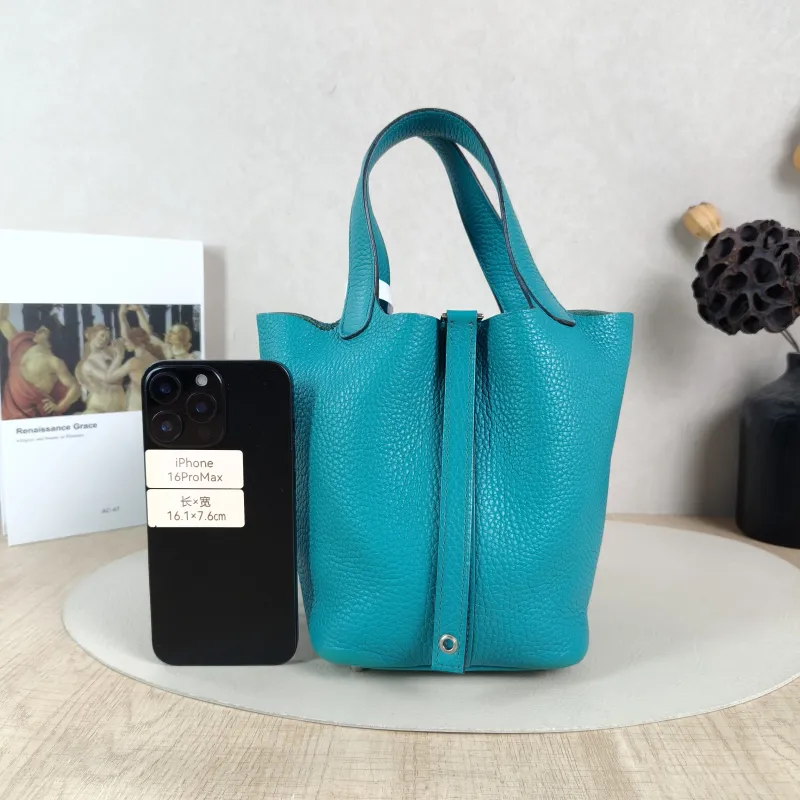 Hermès Top Handle Bag Picotin Lock 18 187F TC Calfskin Small18 × 13 × 18 cm — cover view 2 of 5