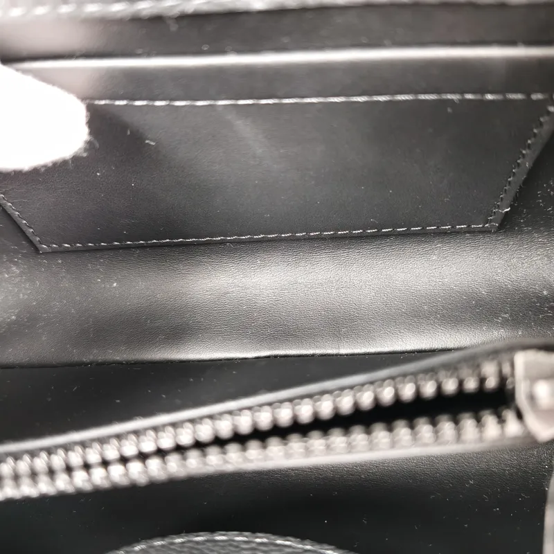 Louis Vuitton Crossbody Bag Capucines East West Black Calfskin Mini 22 × 8 × 12 cm — detail view 5 of 13