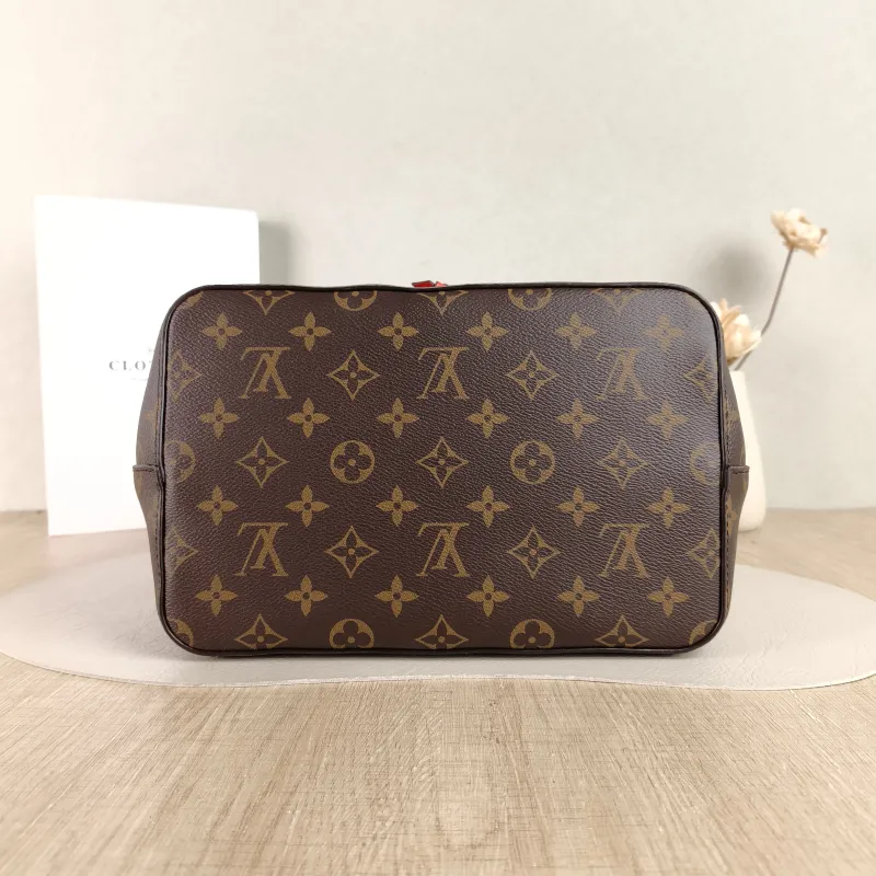 Louis Vuitton Shoulder Bag NÉONOÉ Bucket Bag PVC Medium 26 × 17.5 × 26 cm Conditioned — cover view 5 of 5
