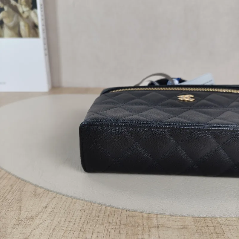 Chanel Crossbody Bag lp Black Grained Calfskin One Size19.5 × 5 × 17 cm — detail view 6 of 13