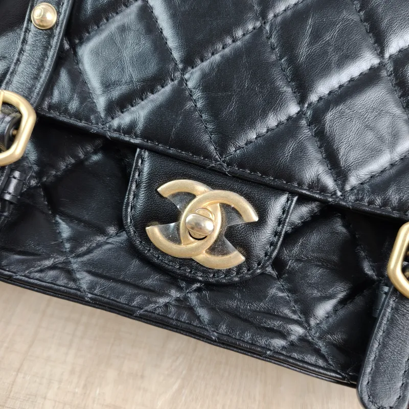 Chanel Crossbody Bag21b Black Calfskin One Size25 × 8 × 17 cm — detail view 7 of 13