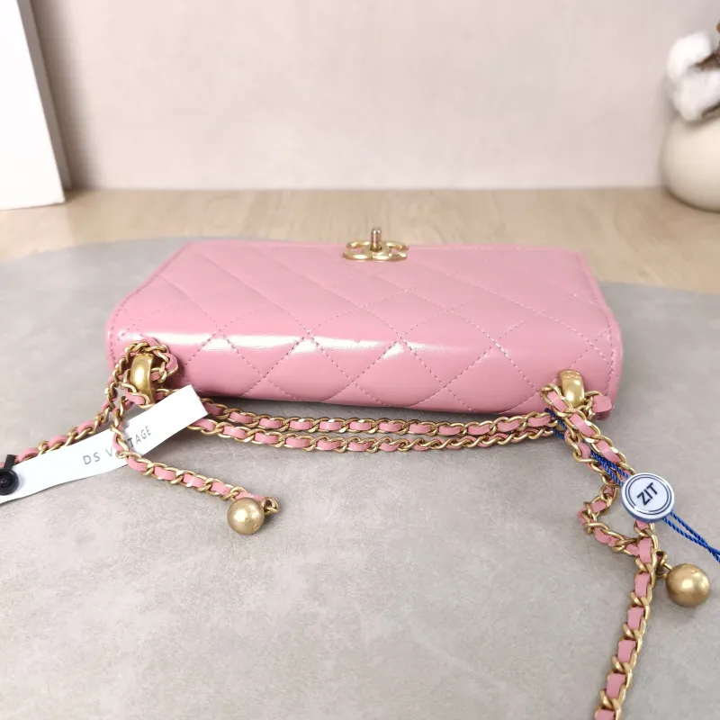 Chanel Crossbody Bag woc Pink Calfskin One Size19.2 × 3.5 × 12.3 cm — detail view 2 of 14