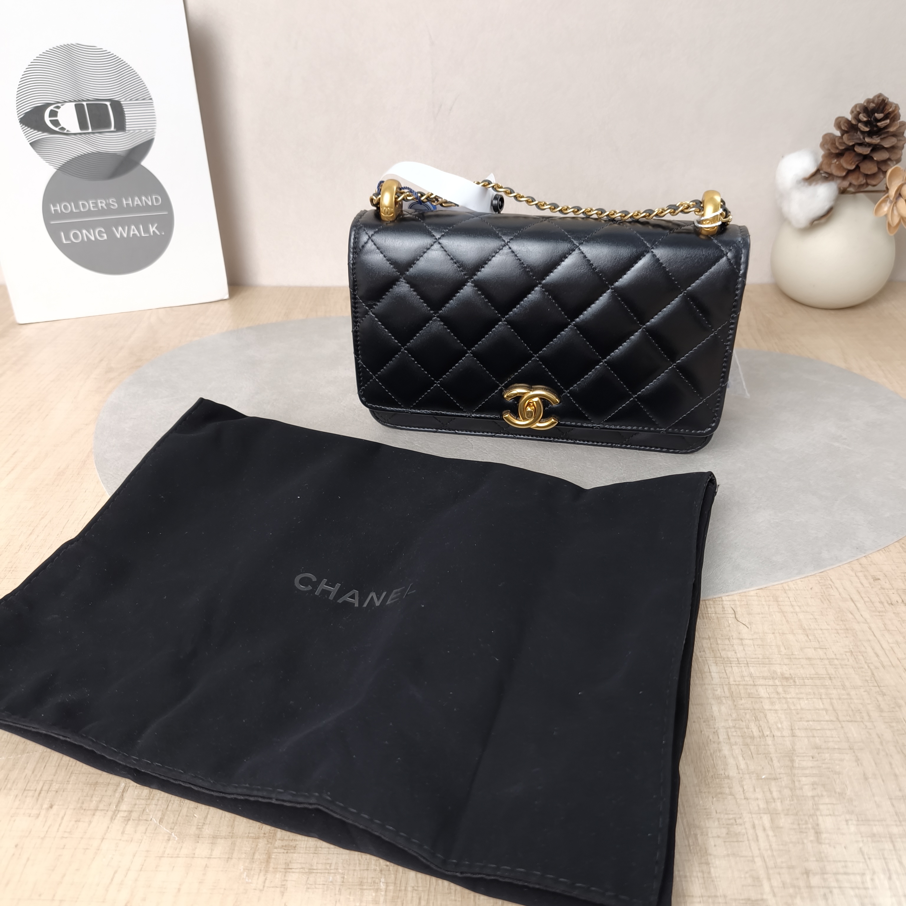 Chanel Crossbody Bag woc Black Lambskin19.2 × 3.5 × 12.3 cm — cover view 2 of 6
