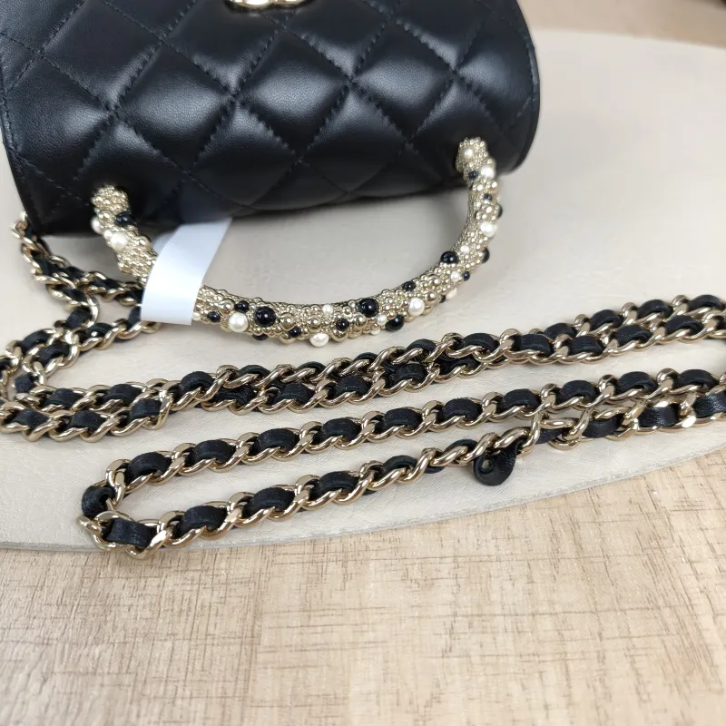 Chanel Crossbody Bag26c Pearl Black Lambskinmini15 × 5.5 × 10.5 cm — detail view 1 of 13