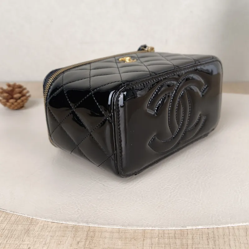Chanel Crossbody Bag Edition Black Patent Leather One Size16 × 8 × 9.5 cm — detail view 14 of 14