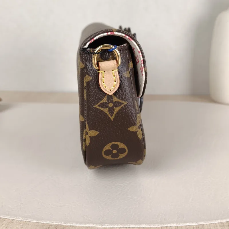 Louis Vuitton Crossbody Bag IVY Monogram PVC Small 23.5 × 4.3 × 12 cm — detail view 2 of 13