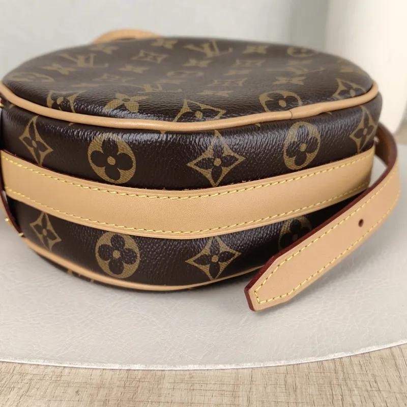 Louis Vuitton Crossbody Bag BOITE CHAPEAU SOUPLE Monogram PVC Small 17 × 8 × 17 cm — detail view 7 of 9