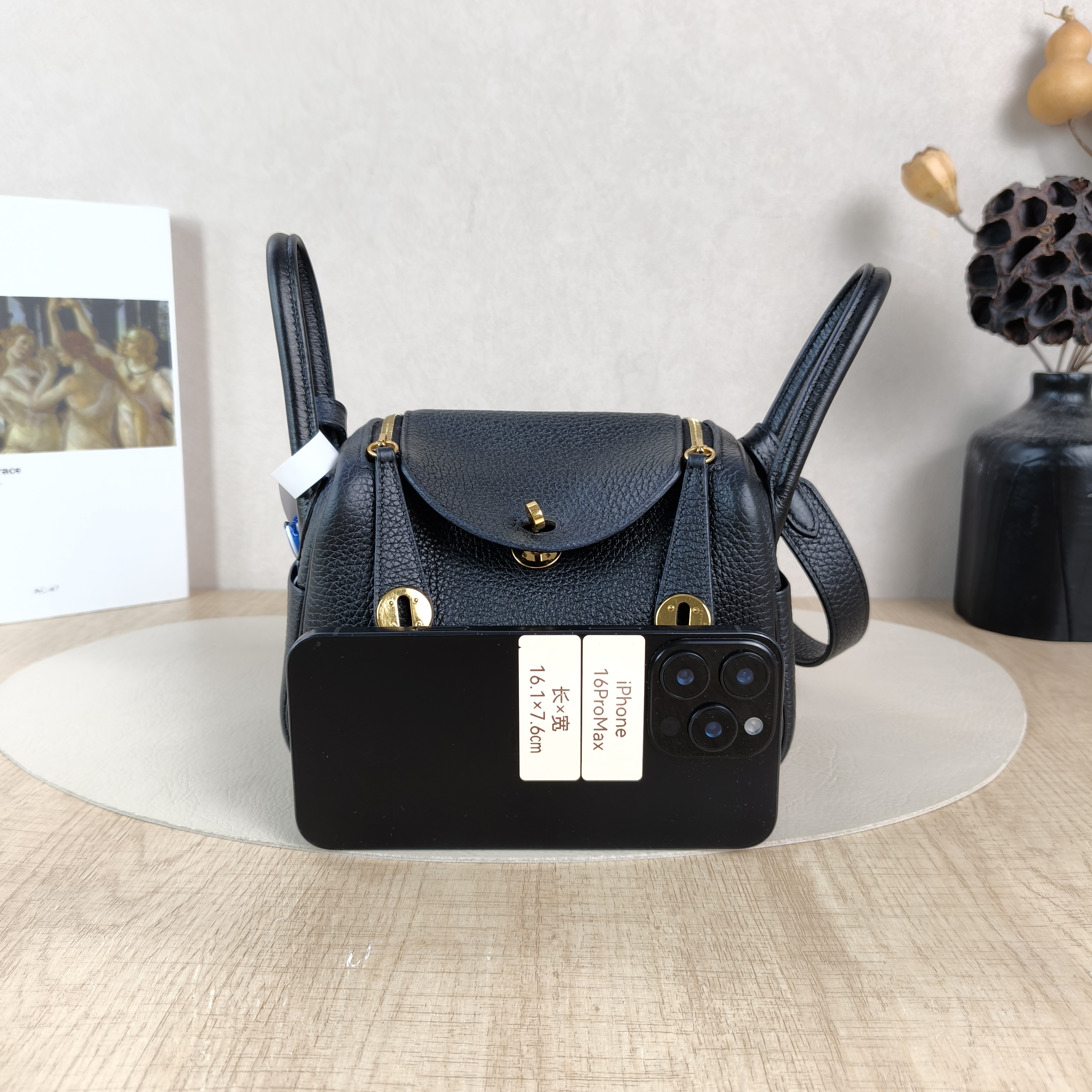 Hermès Shoulder Bag Lindy Mini 19Black TC Calfskinmini19 × 9 × 13 cm — cover view 2 of 5