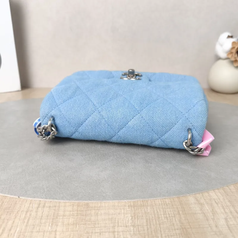 Chanel Crossbody Bag Blue mini19 × 8 × 14 cm — detail view 10 of 12