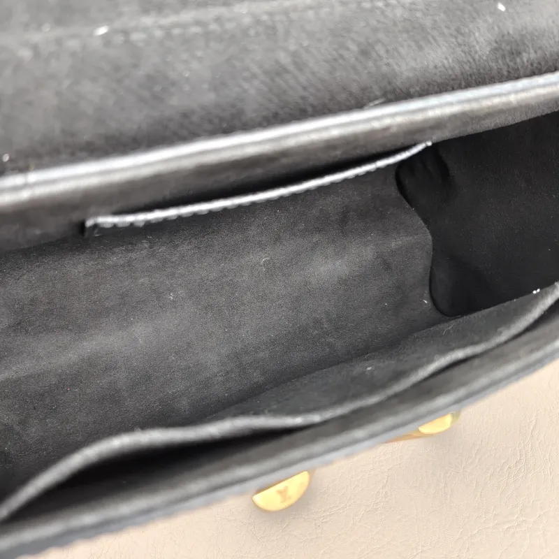 Louis Vuitton Crossbody Bag Twist Black Epi Embossed Calfskin Medium 23 × 9.5 × 17 cm — detail view 4 of 12