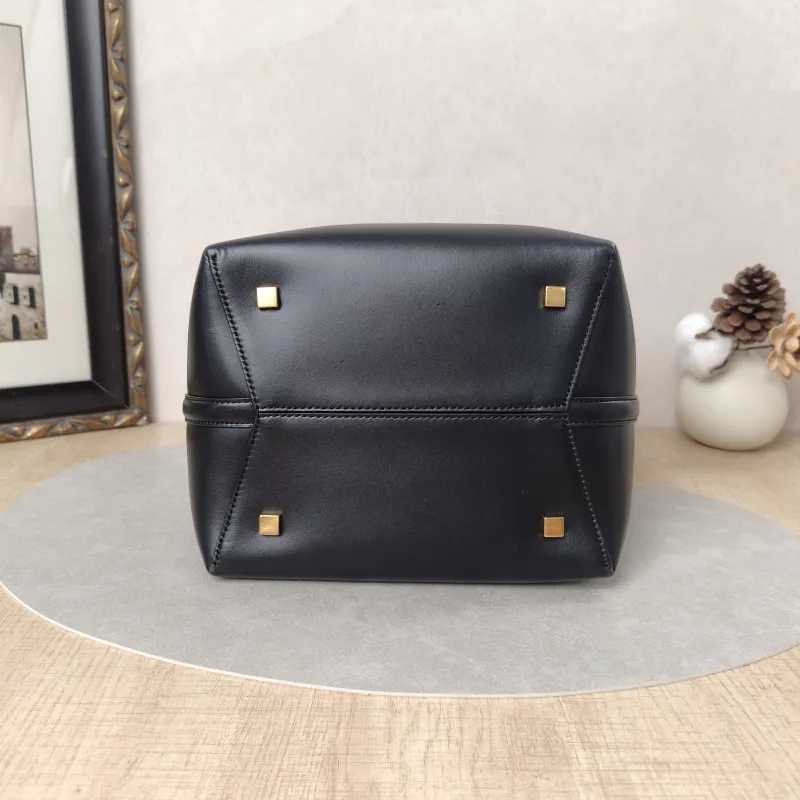 SAINT LAURENT Shoulder Bag LE 37 Black Calfskin Medium20 × 16 × 25 cm — cover view 9 of 10