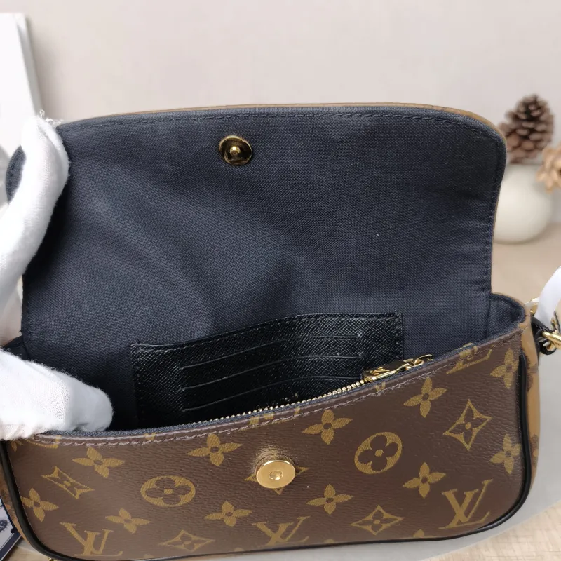 Louis Vuitton Crossbody Bag IVY Monogram PVC Small23.5 × 4.3 × 12 cm — detail view 13 of 13