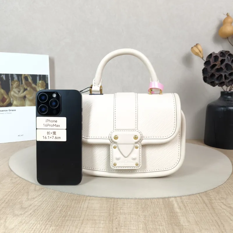 Louis Vuitton Crossbody Bag Hide and Seek Messenger Bag White Epi Embossed Calfskin One Size21 × 8 × 15 cm — cover view 3 of 5