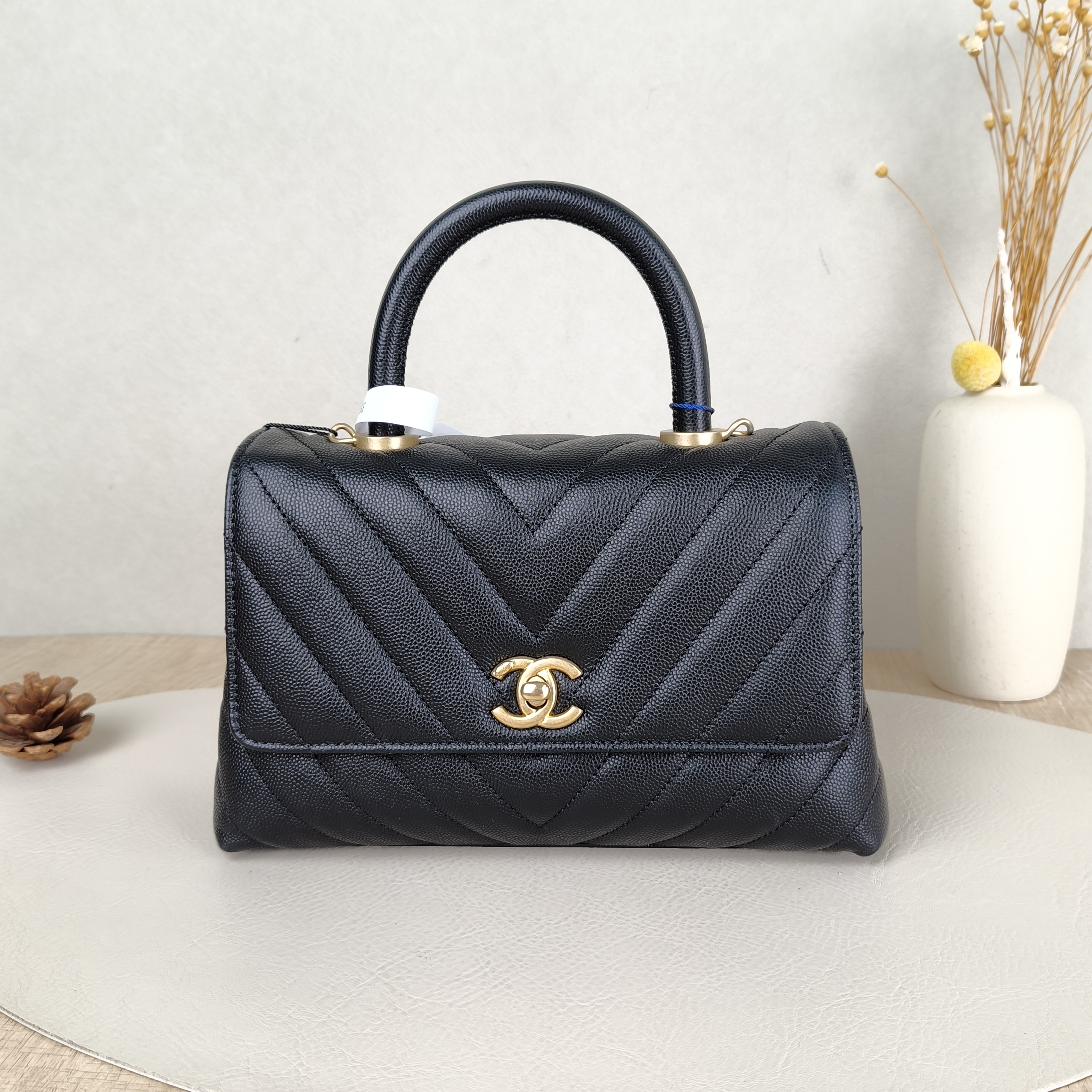 Chanel Top Handle Bag Coco Handle​ v Black Grained Calfskin Small24 × 10 × 14 cm