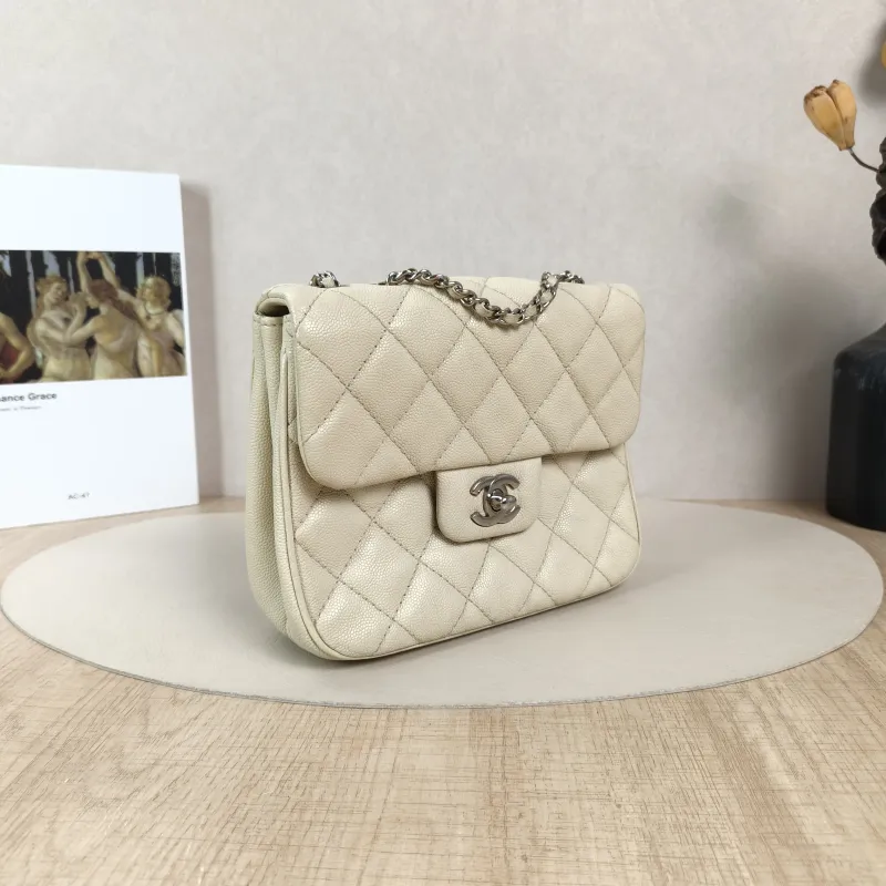 Chanel Crossbody Bagcf Collection Crossbody Bag White Calfskin One Size19 × 7 × 16 cm — cover view 3 of 5