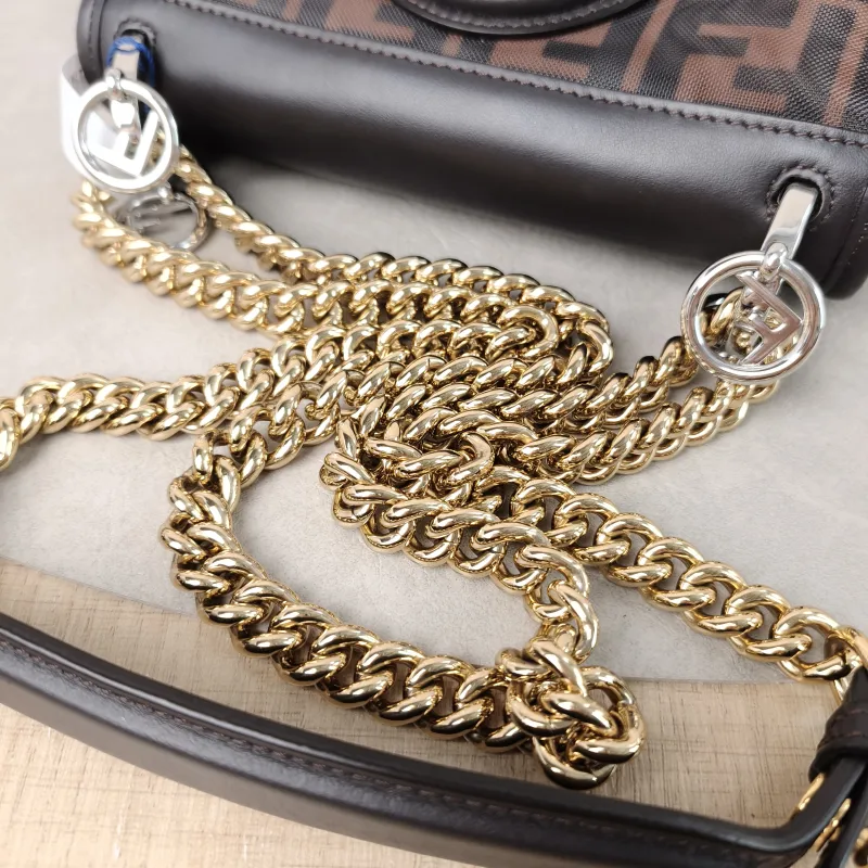 FENDI Shoulder Bag Kan IS houlder Bag Brown Calfskin One Size19 × 9 × 15.5 cm — detail view 3 of 13