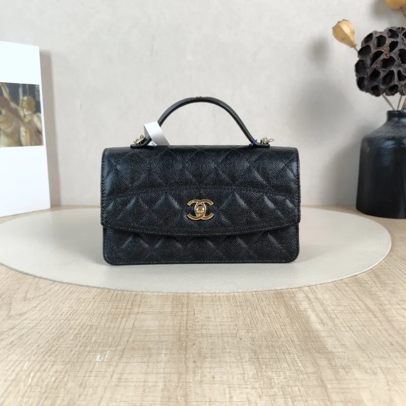 Chanel Crossbody Bag Black Calfskin One Size18.5 × 6 × 11 cm