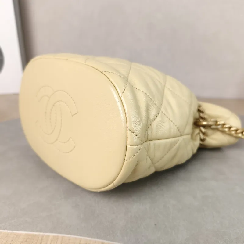 Chanel Shoulder Bag Bucket Bag Yellow Lambskin One Size 17 × 10 × 18.5 cm — detail view 1 of 13