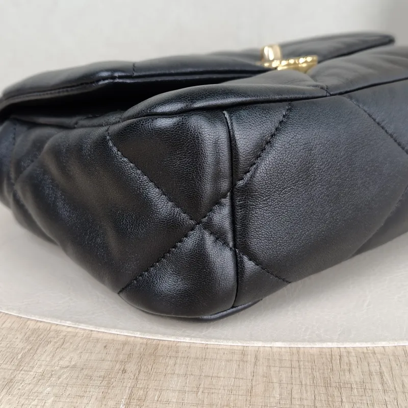 Chanel Crossbody Bag 19Bag Black SL ambskin Small 26 × 9 × 16 cm — detail view 1 of 15