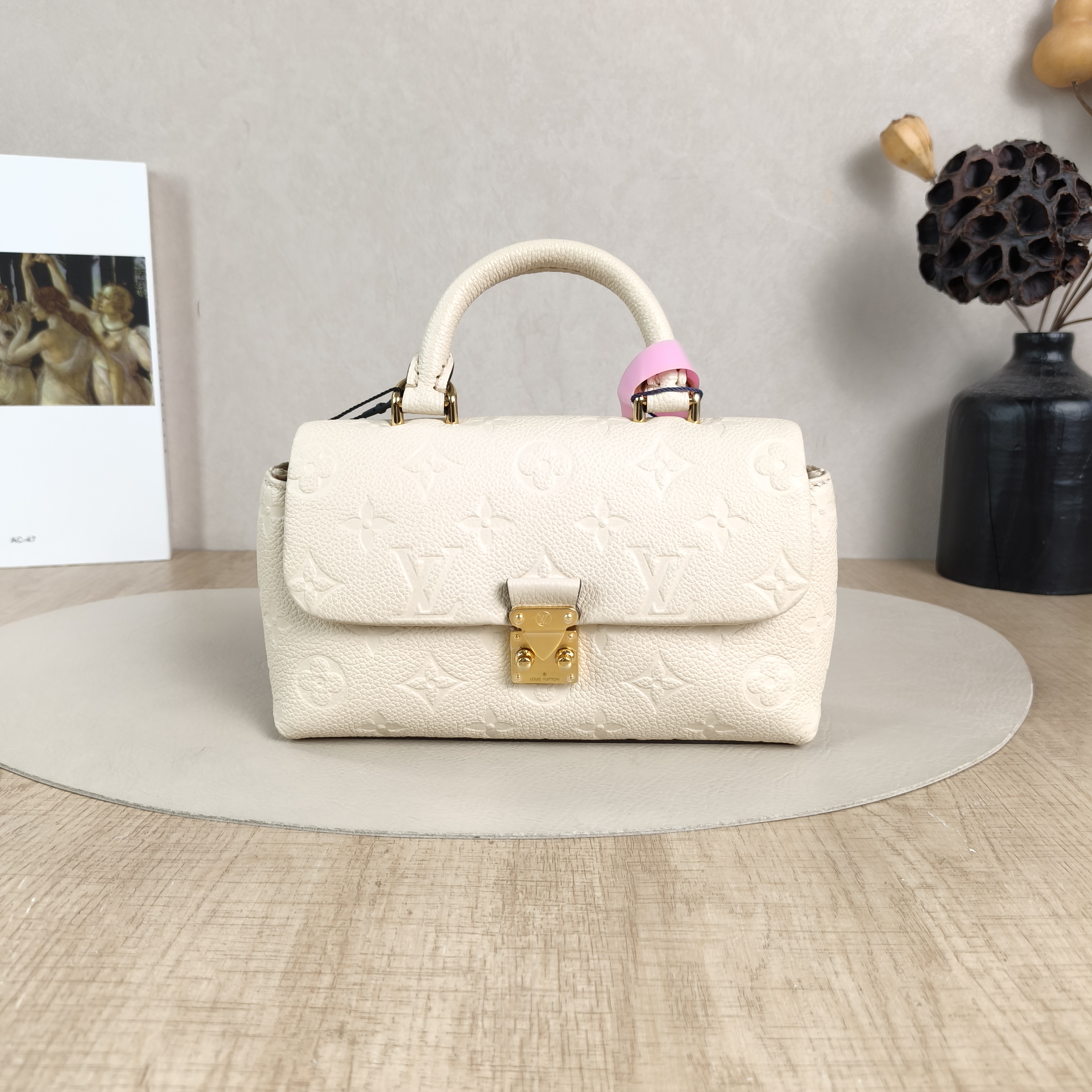 Louis Vuitton Crossbody Bag MADELEINE White Empreinte Embossed Calfskinnano21 × 6 × 12.5 cm