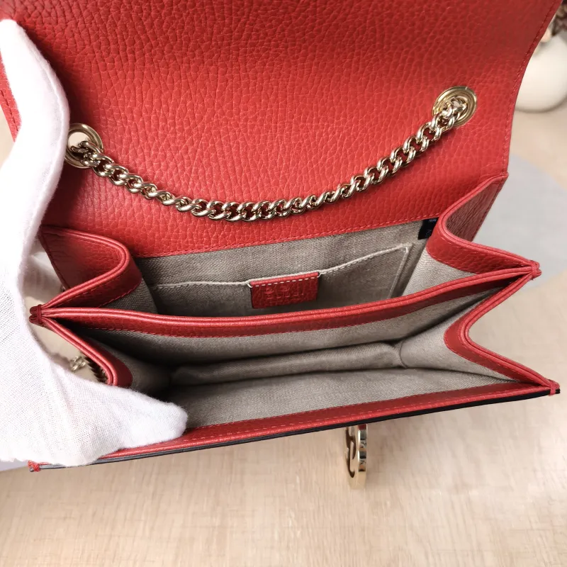 GUCCI Crossbody Bag g Collection Red Calfskin Small 20 × 9 × 16 cm — detail view 3 of 14