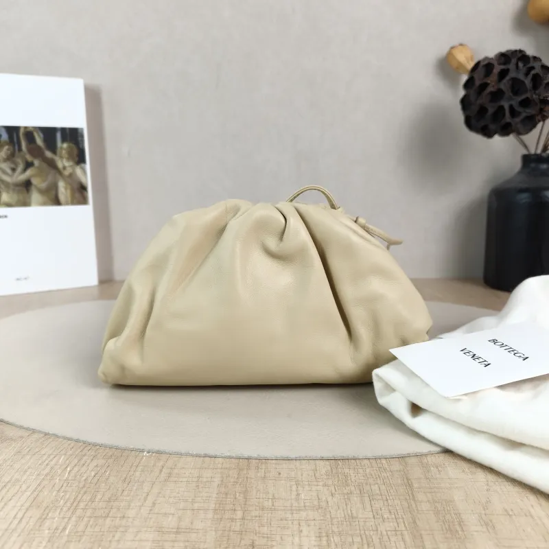 Bottega Veneta Clutch The Pouch Clutch Beige Lambskinmini22 × 5 × 13 cm — cover view 2 of 6