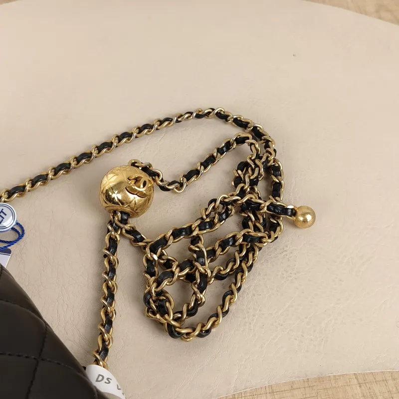 Chanel Crossbody Bag Black Lambskin One Size17 × 8 × 13.5 cm Conditioned — detail view 6 of 16