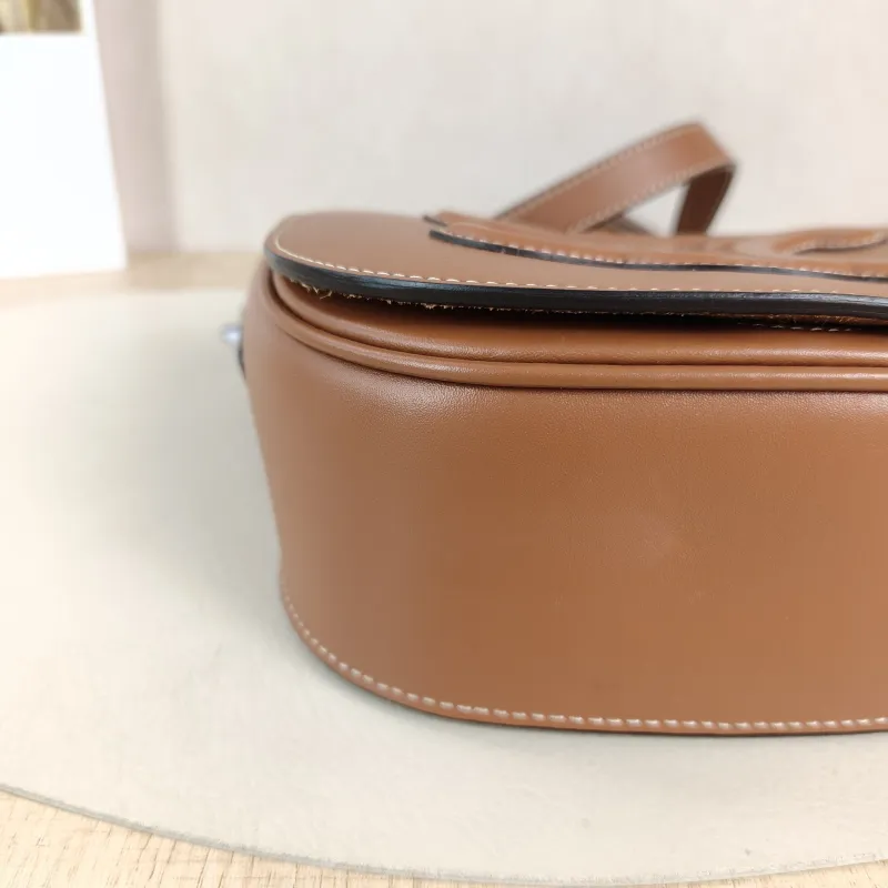 CELINE Crossbody Bag FOLCO TRIOMPHE Caramel Calfskin One Size 18.5 × 7 × 15 cm — detail view 4 of 13