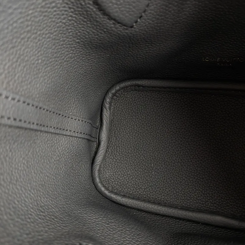 Louis Vuitton Crossbody Bag NEVERFULL INSIDE OUT BB Black PVC · Calfskin BB 26.5 × 11 × 16.5 cm — detail view 7 of 11