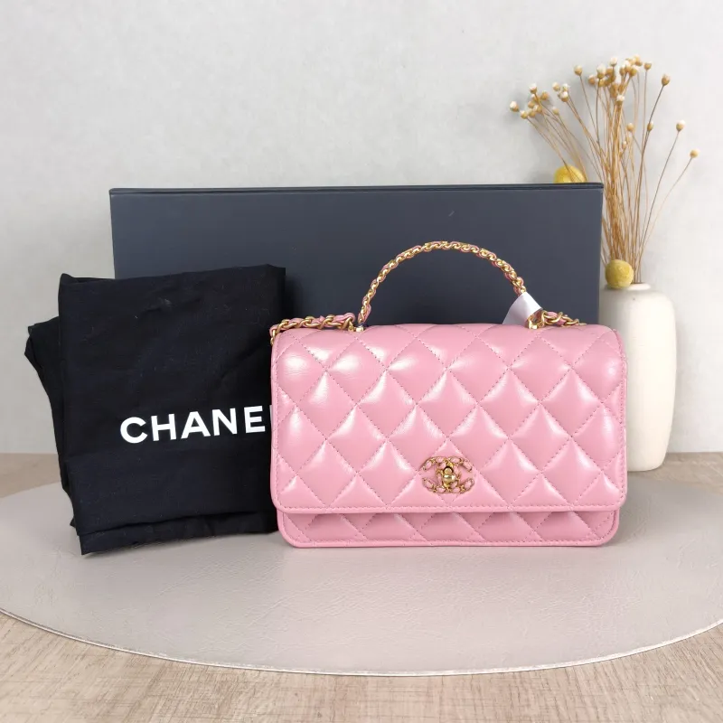 Chanel Crossbody Bag Pink Lambskin 18.5 × 5 × 12 cm — cover view 6 of 6