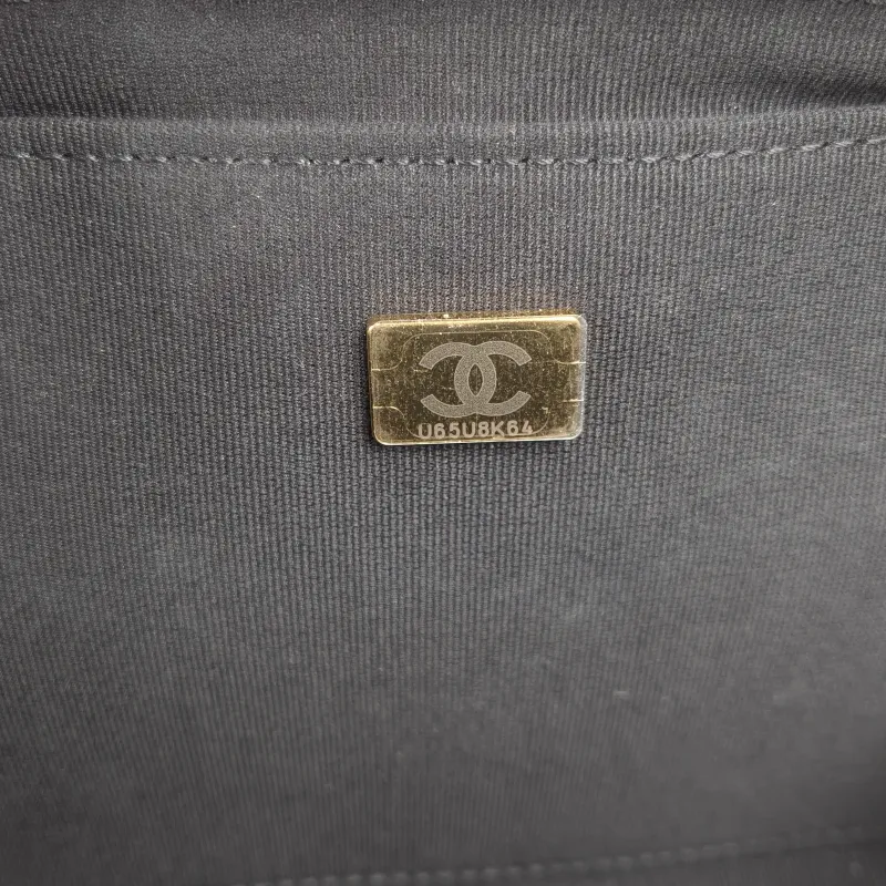 Chanel Crossbody Bag Camera Bag Black Grained Calfskin One Size20 × 7.5 × 12.5 cm — detail view 13 of 15