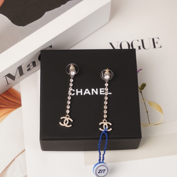 Chanel 25s c Earrings Silver · Dust Bag