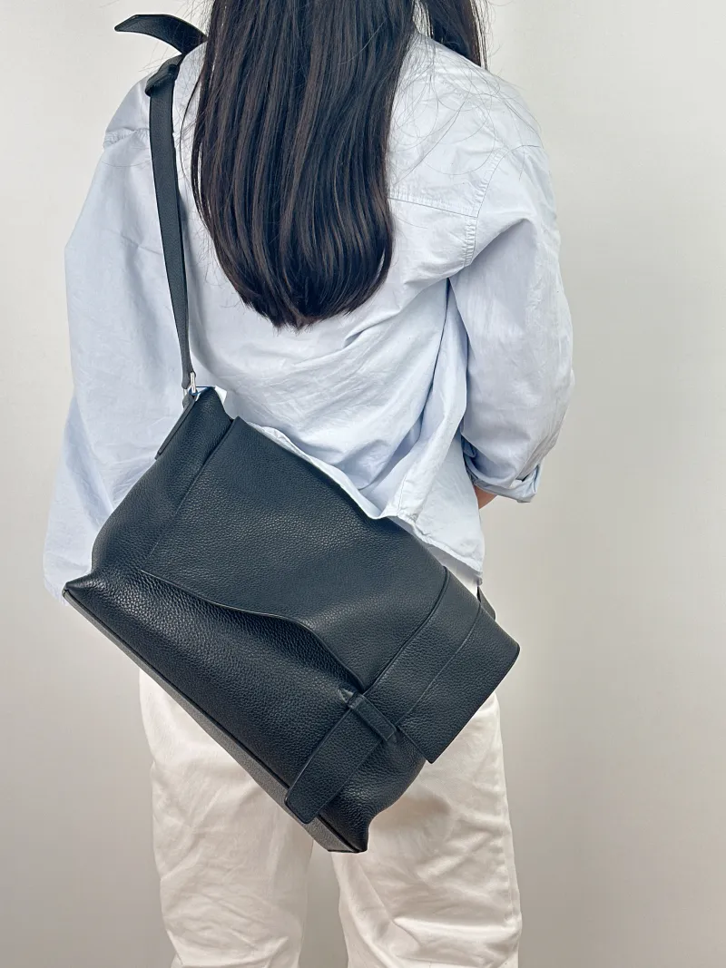 Hermès Shoulder Bag Alfred Messenger Bag Shoulder Bag Black TC Calfskin One Size 35 × 13 × 25 cm P — on-model view 2 of 2
