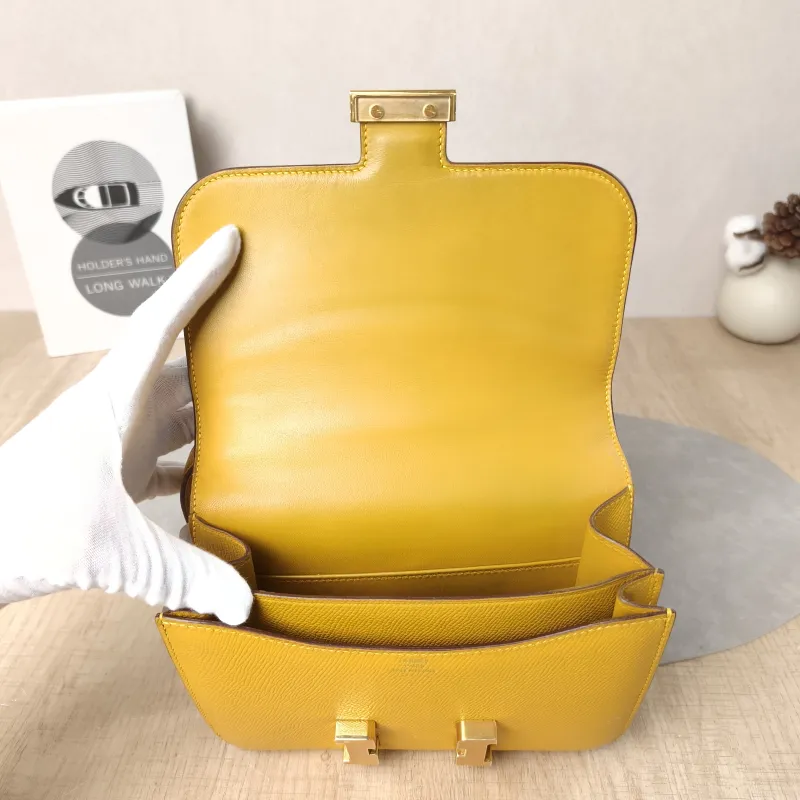 Hermès Crossbody Bag Constance 19 Gold-Tone Hardware Epsom Calfskinmini18 × 4 × 15 cm Conditioned — detail view 12 of 15