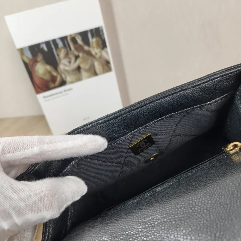 Chanel Crossbody Bag Edition Black Grained Calfskin 20 × 7 × 14.5 cm — detail view 2 of 12